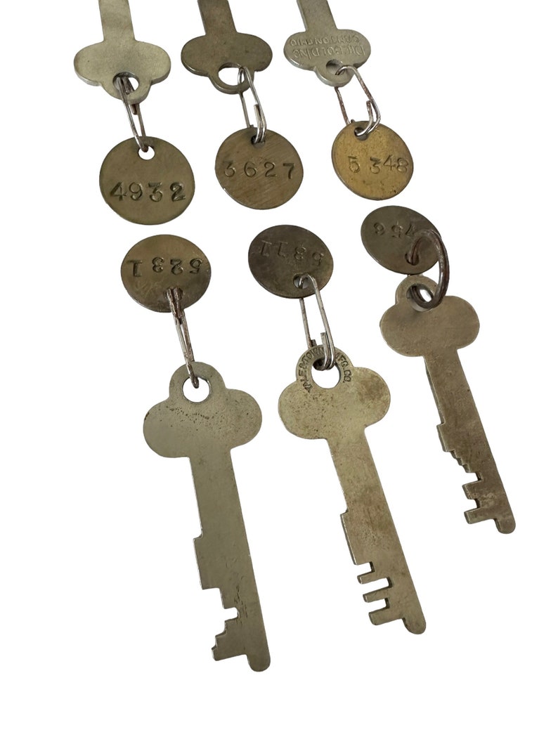 1pc BANK SAFE KEY Vintage Vault Safety Deposit Box Bank Ephemera Aged ...