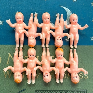 10pcs VINTAGE MINI BABIES Baby Dolls Painted Plastic Amazing Detail Retro Baby Shower + Crafting Minis Lot Japan