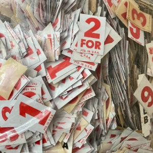 25pcs OLD PRICE TAGS Vintage Plastic Numbers Grocery Store Display Mix