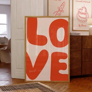 Vintage rote Gott ist Liebe, die christliche Kunst ermutigt, 70er Jahre Retro Schriftdruck, bunte christliche Wandkunst Maximalist-Dekor niedliches Glaube-Plakat