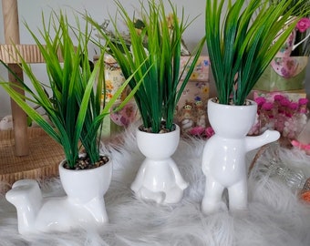 Vaso in ceramica con erba artificiale
