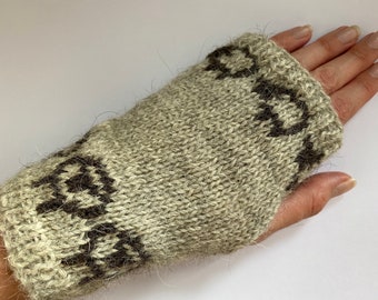 Baarilliant fingerless mittens PDF digital file knitting pattern. Knitted in the round with simple sheep colourwork