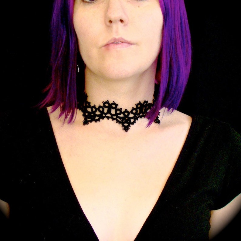 Tatted Lace Choker Necklace Cathedral image 3