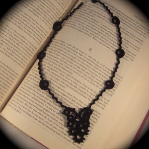Tatted Lace Necklace - Fleurette