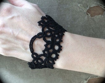 Tatted Lace Bracelet - Curvare