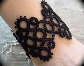 Tatted Cuff Bracelet - Hens and Chicks