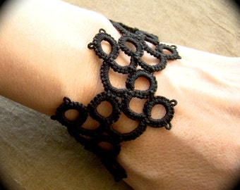 Tatted Lace Bracelet - Insertion