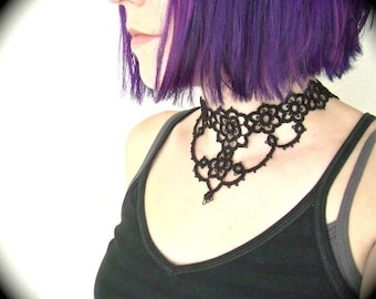 Tatted Choker Necklace - Grand Victorian Daisy Two