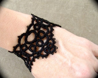 Tatted Lace Cuff Bracelet - A Variation