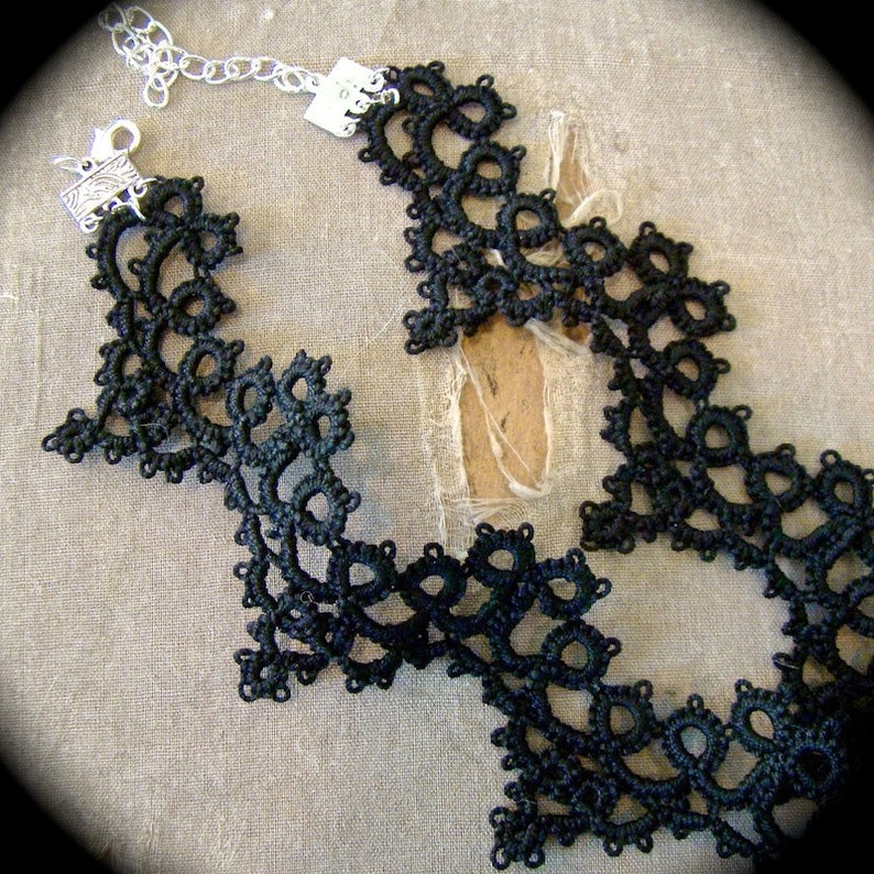 Tatted Lace Choker Necklace Cathedral image 2