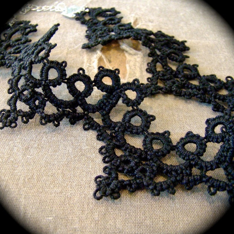 Tatted Lace Choker Necklace Cathedral image 4