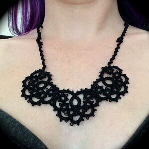 Tatted Lace Statement Necklace - Scallop
