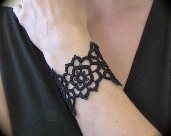 Tatted Cuff Bracelet - Grand Daisy Bracelet