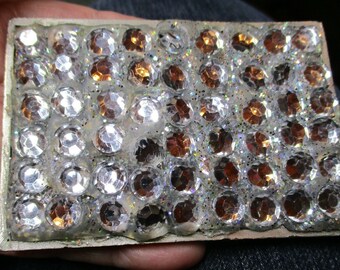 Boucle de ceinture de créateur en strass marquée au dos 1975 Étain
