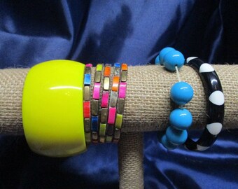 8 Vintage Hermosas Pulseras Surtidas Amarillo Turquesa Negro Blanco, etc. ¡BONITO!