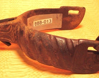 Espuela de hierro mexicana de plata grabada, gordita, de forma inusual, pesada, de 1800
