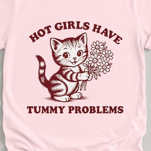 Heiße Mädchen haben Bauch Probleme T-Shirt, lustiges Katzen Shirt, Kätzchen Meme T Shirt, Katzen Liebhaber T-Shirt, Bauch Schmerzen Shirt, IBS Meme T-Shirt, lustiges Geschenk