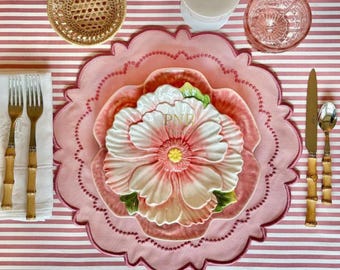 Harmony Pink Dark Pink Handmade Fabric Placemat Scalloped Edge Waterproof Embroidered Table Placemat for Dinning Table Decor Luxury