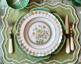 Elara Green White Handmade Fabric Placemat Scalloped Edge Waterproof Embroidered Personalized Table Placemat for Dinning Table Decor