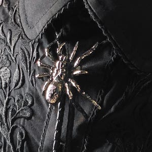 Silver Spider Bolo Tie – Macabre Entomology Jewelry Gothic Groom Accessories Creepy Cute Bug Tie Tarantula Oddities Gift Halloween Fashion