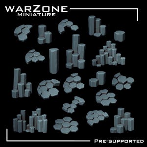 Può includere: Una collezione di pezzi di terreno in miniatura grigi per giochi da tavolo. I pezzi includono varie formazioni rocciose, pilastri e gruppi, tutti in un colore grigio uniforme. Il testo "WARZONE MINIATURE" e "PRE-SUPPORTED" sono visibili.