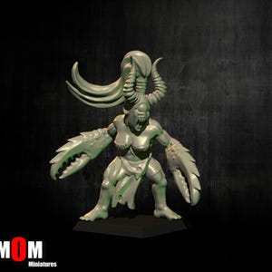 Female Mutant With Pincers, Fantasy Skirmish Miniatures by MoM Miniatures, perfect for Fantasy Wargames and RPGs