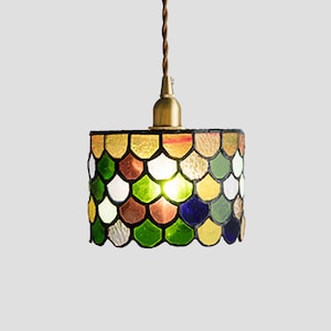 Handmade Tiffany-Style Stained Glass Pendant Light: Scalloped Shell Pattern