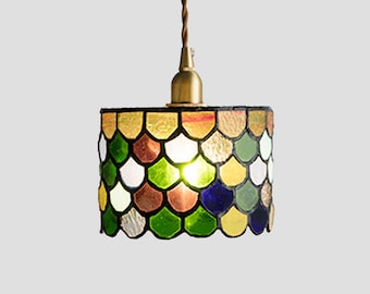 Handmade Tiffany-Style Stained Glass Pendant Light: Scalloped Shell Pattern