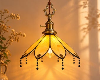 Suspension à brancher, lampe à suspendre en vitrail avec franges perlées pour coin lecture et petit-déjeuner