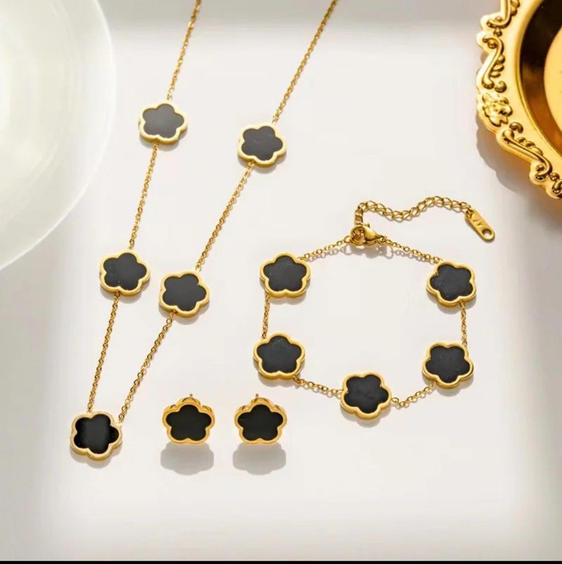 Macy Black Hollow Floral Set
