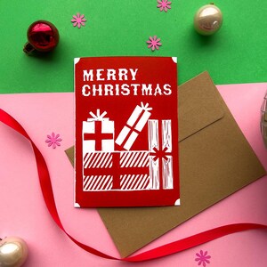 Biglietto di Natale in linoleografia Biglietti di Natale unici stampati in lino Biglietti di auguri originali e fatti a mano Regali impilati Biglietti di Natale stampati a mano con busta