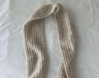 Écharpe crème au crochet en mohair, écharpe en laine beige tricotée à la main, écharpe légère blanche et délicate