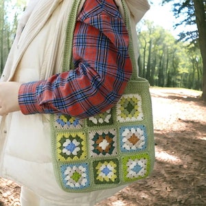 Crochet shoulder bag with flowers stitched, Crochet finished product, Crochet Bag Flower Bag, Crochet Tote bag,Crochet Beach Bag zdjęcie 4