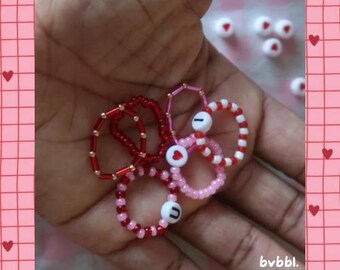 Juego de 6 anillos apilables con cuentas "I Heart U" en rojo, rosa, blanco y dorado. Regalos de San Valentín y bonitos regalos de cumpleaños.