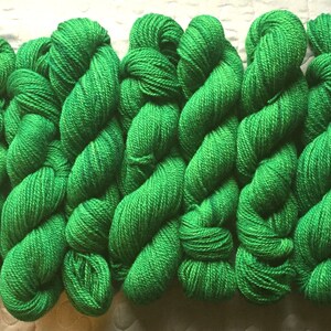 Kettle Dyed DK Weight 2 ply Wool Yarn Emerald Green 1 3.85 oz 109.15 g 200 yds 182.88 m image 3