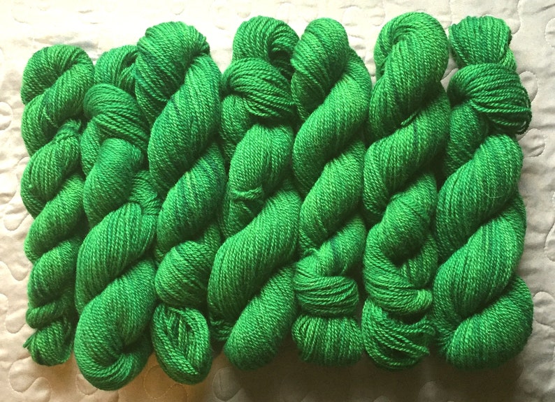 Kettle Dyed DK Weight 2 ply Wool Yarn Emerald Green 1 3.85 oz 109.15 g 200 yds 182.88 m image 3