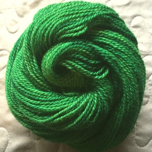 Kettle Dyed DK Weight 2 ply Wool Yarn Emerald Green 1 3.85 oz 109.15 g 200 yds 182.88 m image 2