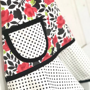 Retro Rose Floral Kids Apron, Red Roses Child&#39;s Apron, Girls Apron, Pretend Play, Apron for Kids - BLACK & RED ROSES