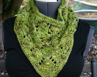 Leafy Bandana Cowl Knitting Pattern in .pdf