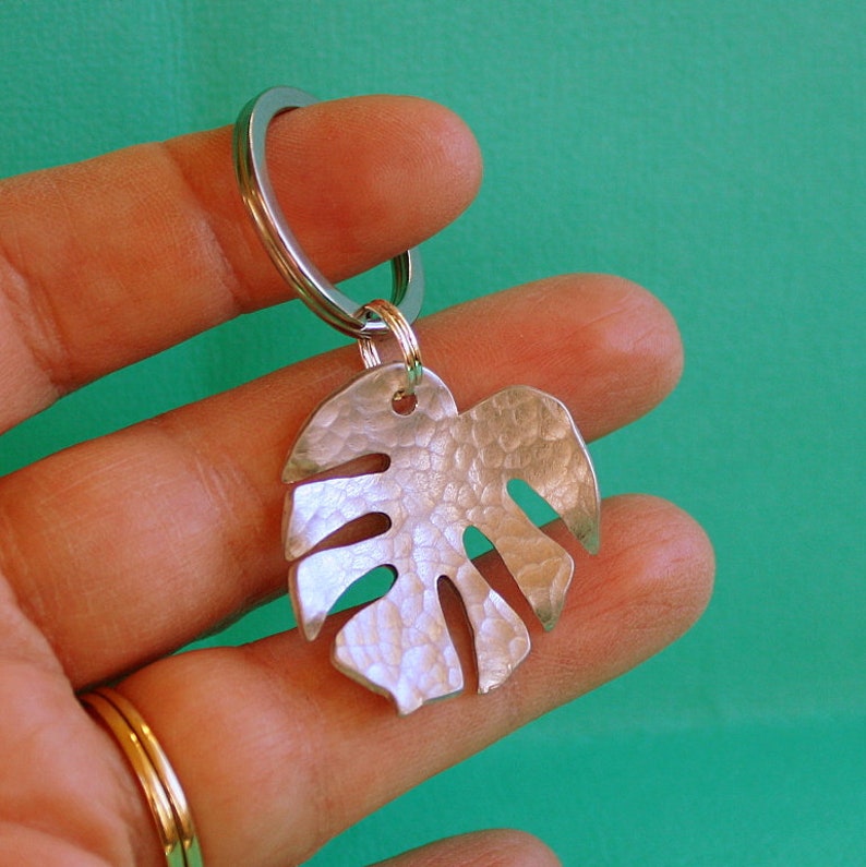 Hammered Monstera Leaf Keychain Aluminum Jewelry Key Ring image 3