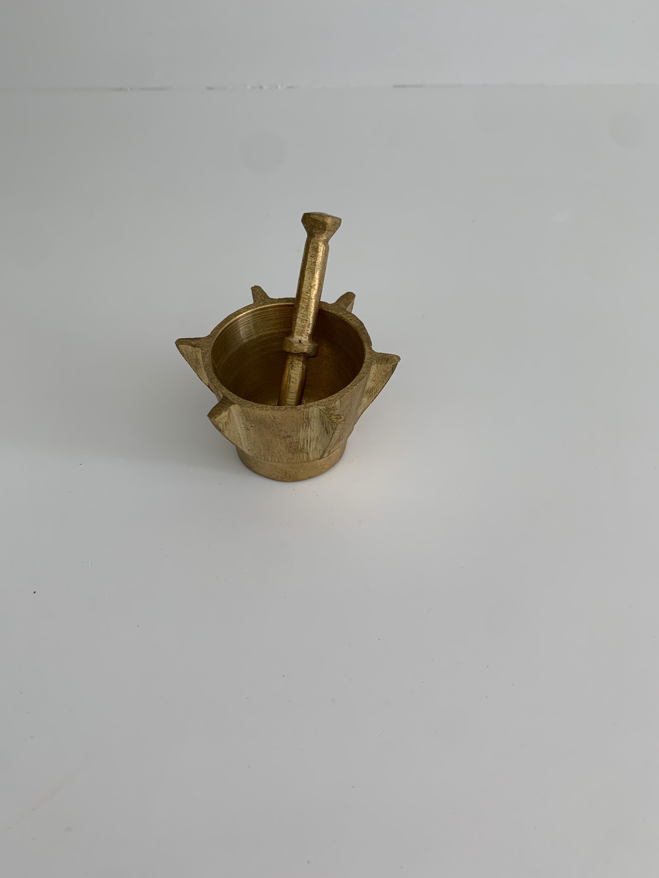 Ancien grand mortier et pilon de pharmacie – Emmaüs Albi – Villefranche d'Albi