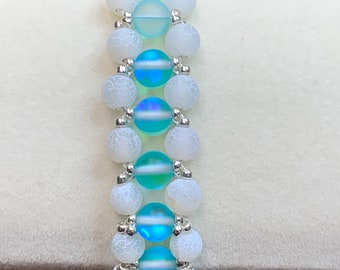 Aqua and Frosted White Glass Beaded Bracelet 6 1/2 Inches