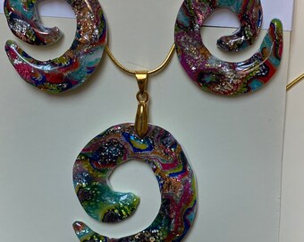 Sparkling Spiral Necklace and Earring Set Gold Plated