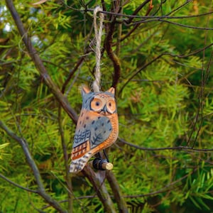 Handgeschnitztes Eulen-Ornament aus Holz: Rustikales Vogel-Kunst-Dekor-Weihnachtsornament-Geschenk für Freunde