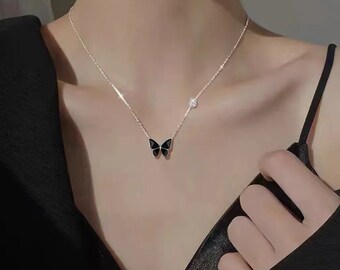 Collar colgante de mariposa negra, encanto de mariposa delicada, regalo para ella