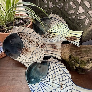 Vintage Hand-Painted Ceramic Fish Plates Japanese Style Decorative Dish Set Rustic Ocean Inspired Tableware Fish Plate for Sushi
