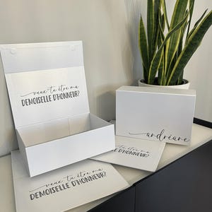Personalized Gift Box for Bridesmaids and Groomsmen - Unique Gift with Name