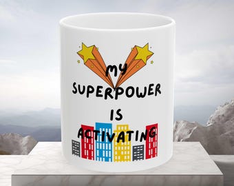 Taza de cerámica de superhéroe: un regalo divertido y geek