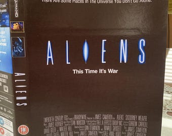 Aliens bluray Cover Insert boxart slipcover. Gloss 4K Ultra blu-ray movie poster version.