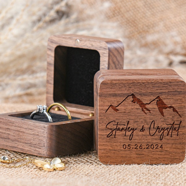Gravierte Ringbox aus Holz, Jubiläumsgeschenk, Verlobungsringbox, Ringträgerbox, Ringbox für Hochzeitszeremonie, quadratische personalisierte Ringbox